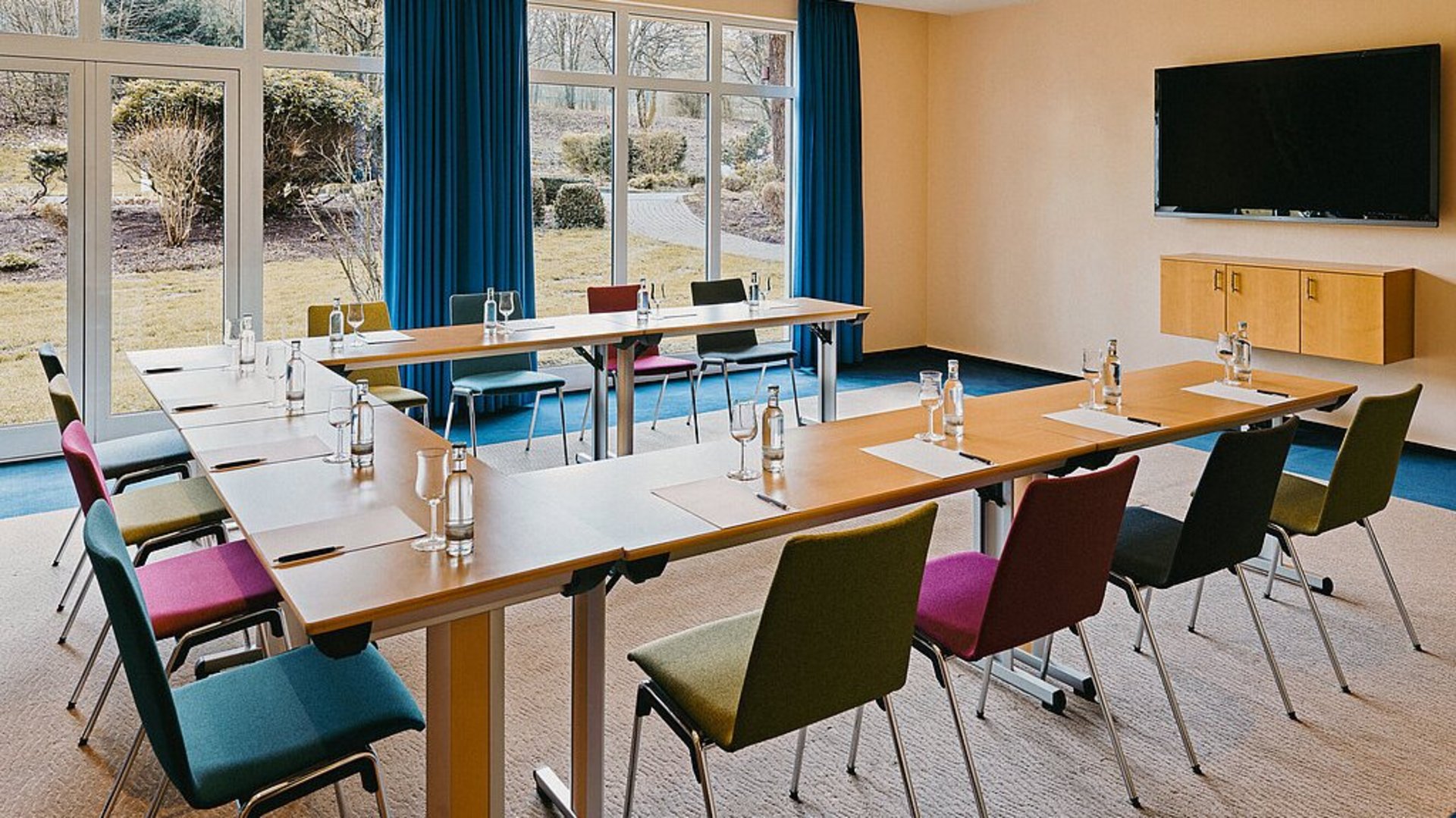 Tagungsraum Speyer im Golf- & Sporthotel Wiesensee mit modernem Design und Tageslicht