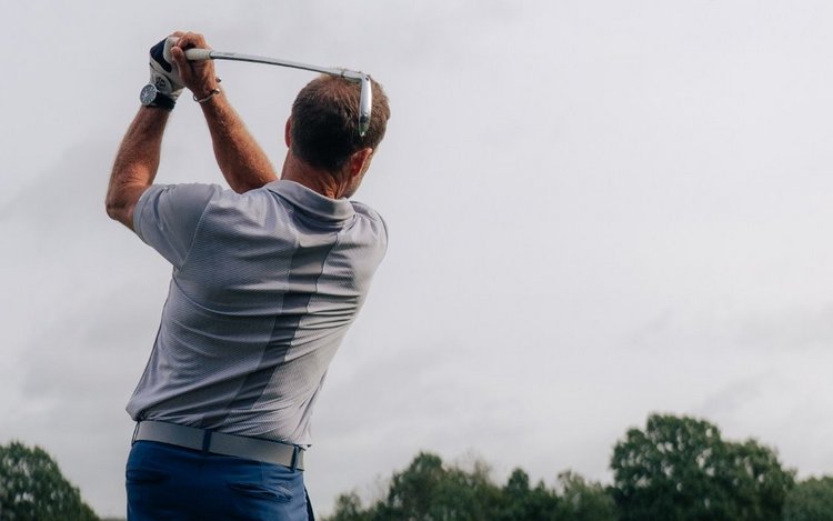 Ein Golfspieler beim Abschlag, Golfclub Wiesensee