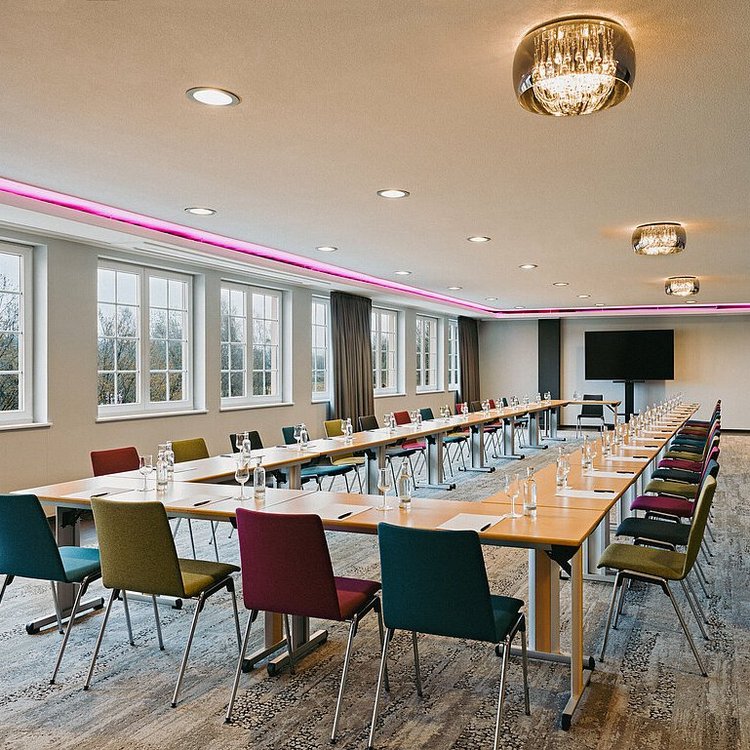 Großer Tagungsraum Wiesensee mit flexibler Bestuhlung für Seminare und Workshops