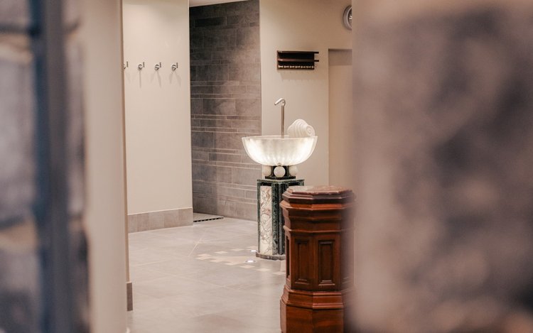 Eingang zum Spa-Bereich des Golf & Sporthotels Wiesensee