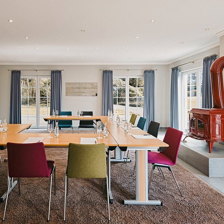 Tagungsraum Seegarten mit Blick ins Grüne im Golf- & Sporthotel Wiesensee