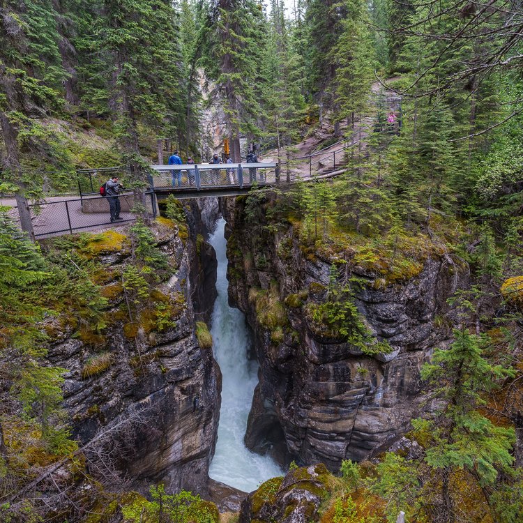 Naturschönheit im Westerwald: Wasserfall nahe dem Golf- & Sporthotel Wiesensee