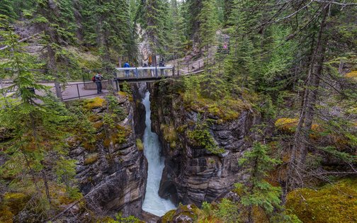 Naturschönheit im Westerwald: Wasserfall nahe dem Golf- & Sporthotel Wiesensee