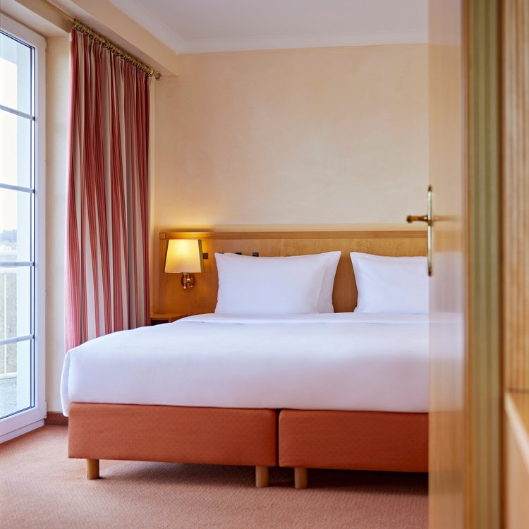 Ein-Schlafzimmer-Suite mit elegantem Design und moderner Einrichtung